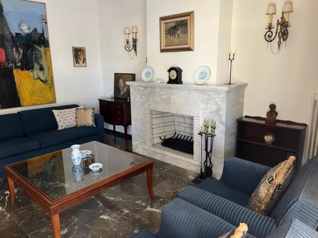 Spacious And Sunny Appartment In Cholargos Атина Екстериор снимка