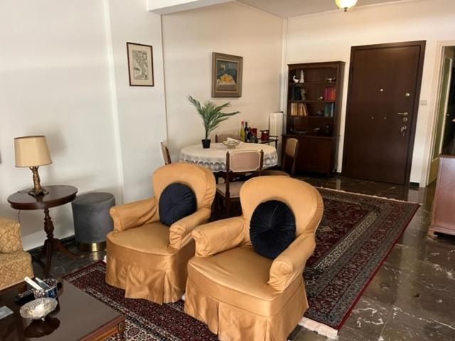 Spacious And Sunny Appartment In Cholargos Атина Екстериор снимка